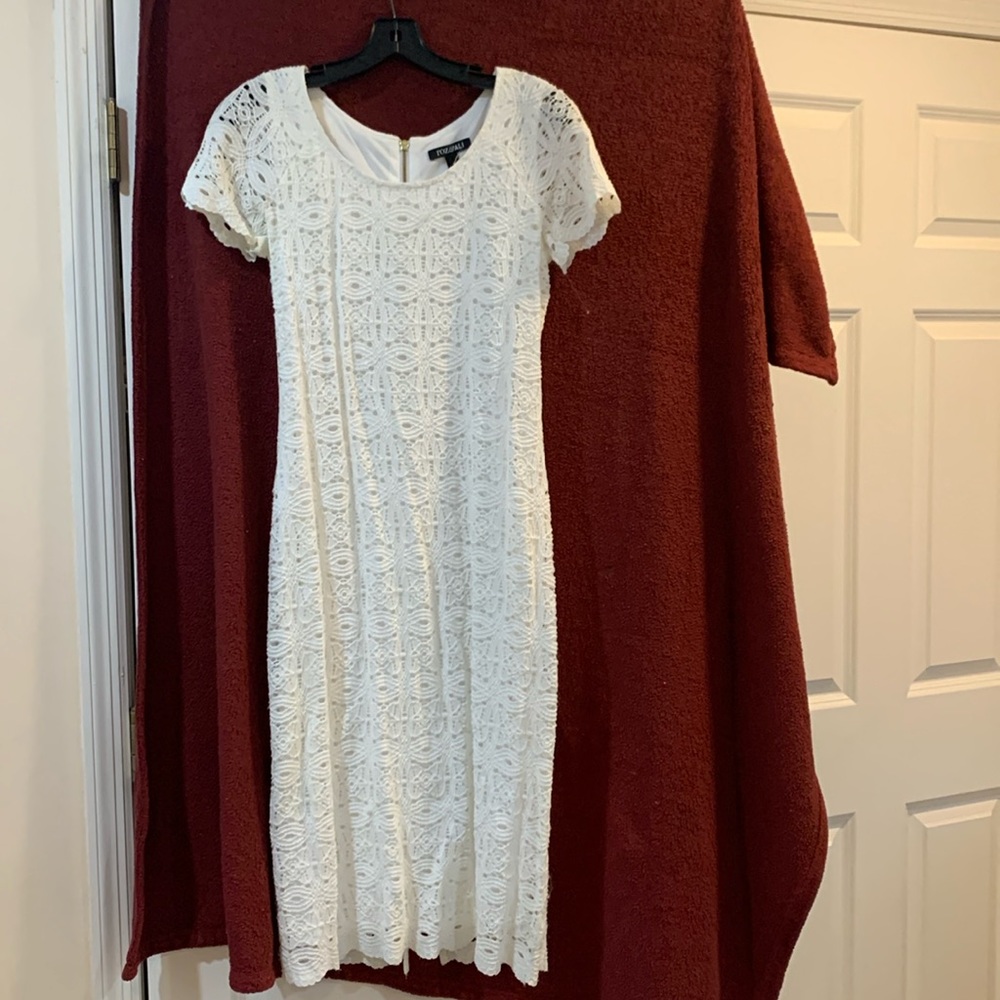 NEW -- White Lace Dress by Roz & Ali - Size 8